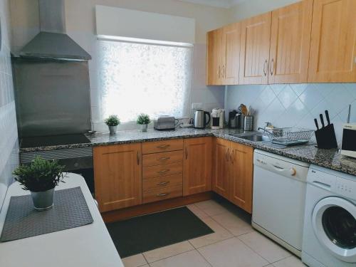 Bel Appartement 2 chambres au cœur d’Albufeira, proche de la magnifique plage de Oura et des loisirs
