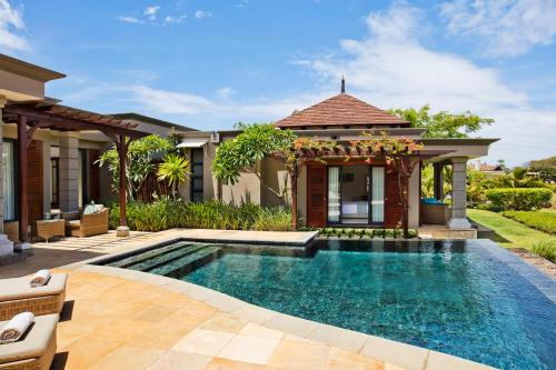 The swimming pool at or near Heritage The Villas