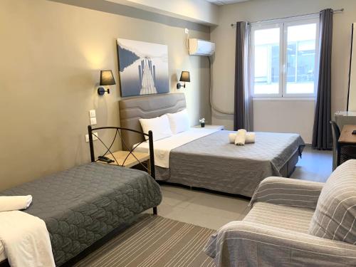 Postel nebo postele na pokoji v ubytování Achillion Hotel Piraeus