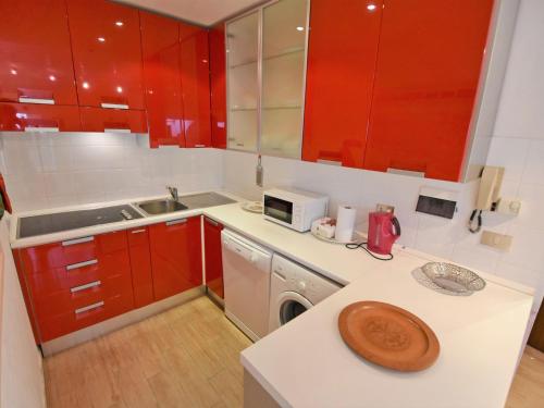 Küche/Küchenzeile in der Unterkunft Apartment Apt 41 by Interhome