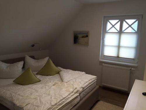 מיטה או מיטות בחדר ב-Lindenstr_ _Lille Hus 1_