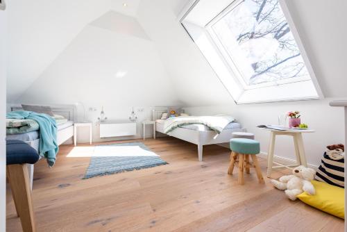 Postel nebo postele na pokoji v ubytování Zur Heiderose 3 Whg 3d StrandLaeufer