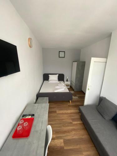Una cama o camas en una habitación de Paradox Movila