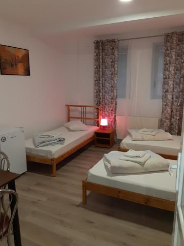 Postel nebo postele na pokoji v ubytování Carol 51 Hostel