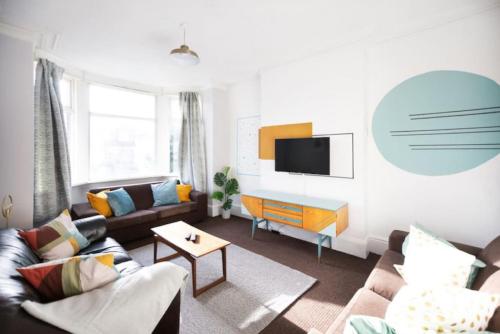 Spacious 6 bedroom house, Manchester (CT), United Kingdom