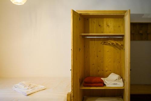 Postel nebo postele na pokoji v ubytování Hotel Centrale, Typically Swiss
