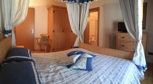 a bedroom with a bed with blue towels on it at Santorsola Relax Hotel in Sant’Orsola