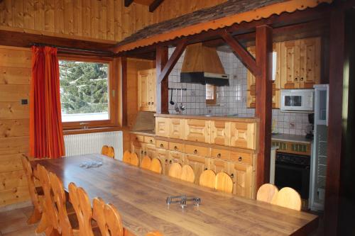 Η κουζίνα ή μικρή κουζίνα στο Chalet 2 Le Méridien Les Gets