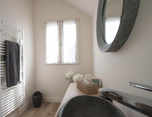 A bathroom at Chambres chez l'habitant Capucine