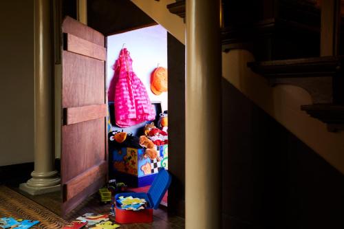 a childs room with a play area with toys at Kasteel Kerckebosch in Zeist