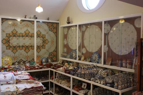 a room with a bunch of ceramics on the wall at Eira do Serrado - Hotel & Spa in Curral das Freiras
