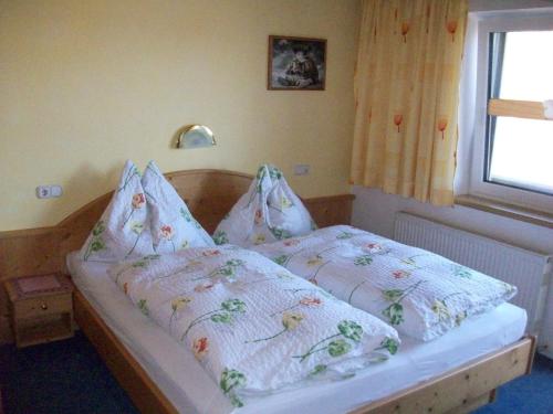 Ein Bett oder Betten in einem Zimmer der Unterkunft Appartements Renate