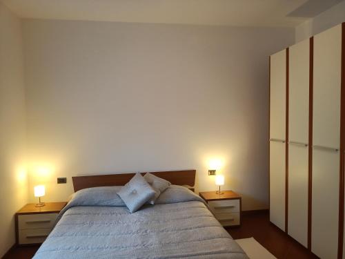 En eller flere senge i et værelse på NICOLE COUNTRY APARTMENTS