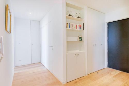a room with white walls and a closet at Les Terrasses de Piegu - vue mer et plage à 200 m in Pléneuf-Val-André
