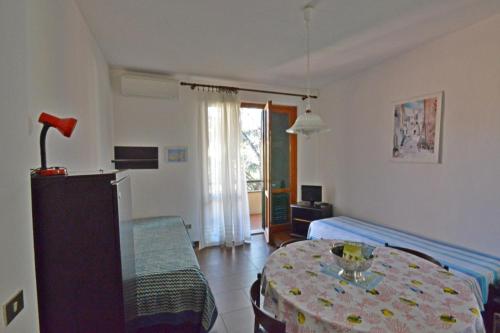 a living room with a table and a bedroom at Casavacanze Zeus in Marciana Marina