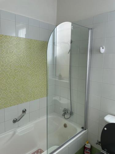 Simons Apartments minutes away from Balluta Bay and St Juliansにあるバスルーム