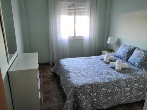Un dormitorio con una cama con dos velas. en El apartamento que buscas Vera Playa, en Los Amarguillos