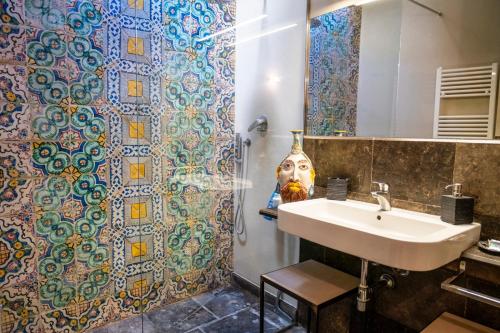 Ένα μπάνιο στο Jasmine Modica Luxury House