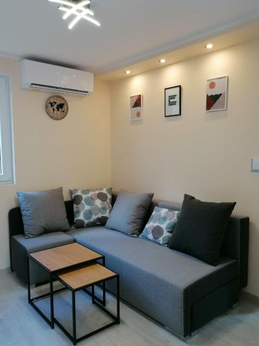 a living room with a blue couch and a table at ApartDomek CICHE in Zbiczno