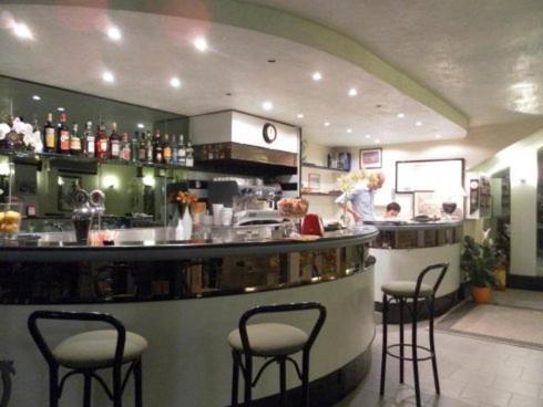 Ο χώρος του lounge ή του μπαρ στο Hotel Sonne