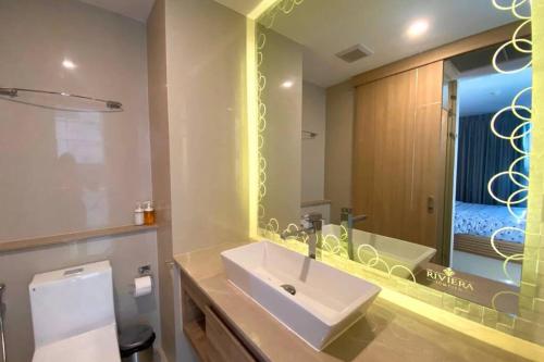 Koupelna v ubytování RIVIERA JOMTIEN THE LUXURY STAY In PATTAYA!!