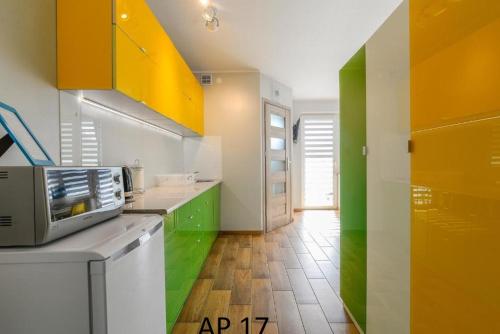 Кухня или мини-кухня в Apartamenty Rybacka 84A m17
