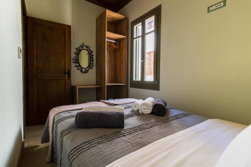 Ένα ή περισσότερα κρεβάτια σε δωμάτιο στο iole boutique house
