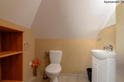 A bathroom at Apartamenty Rybacka 84B m34