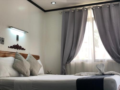 Katil atau katil-katil dalam bilik di Ettamogah Hotel Inc.
