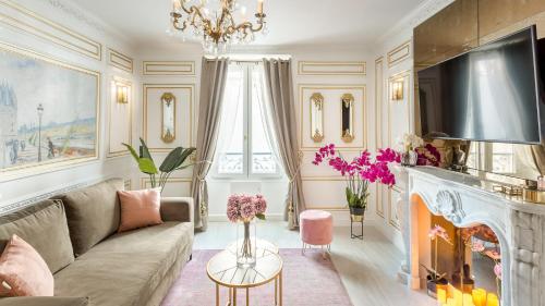 a living room with a couch and a fireplace at Luxury 2 bedroom Apartment - Eiffel Tower in Paris