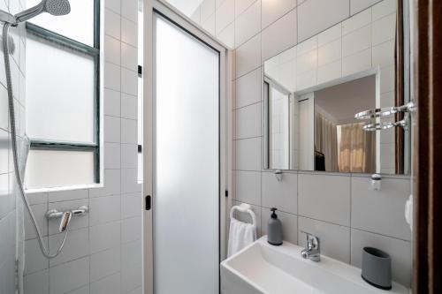 Ванная комната в Pelourinho Apartments by An Island Apart