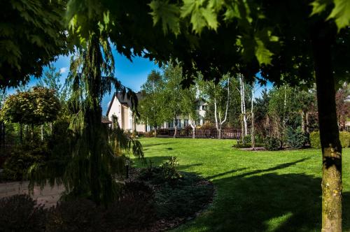 a yard with a house in the background at Dworek Jolanta in Biała Podlaska