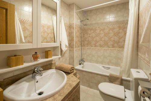 Atico Top Granada, Penthouse, 18-19th floor, City Centre, Views, Terrace, Free Parking