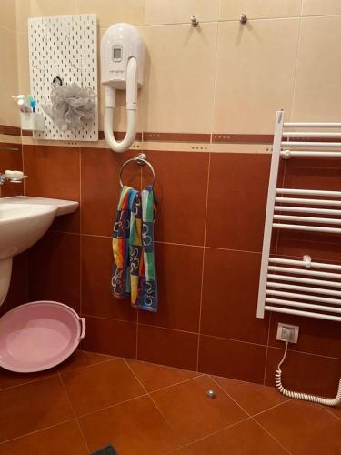 een badkamer met een toilet en een telefoon aan de muur bij Tiny Bijou Sea View studio - Santa Marina - Sozopol in Sozopol