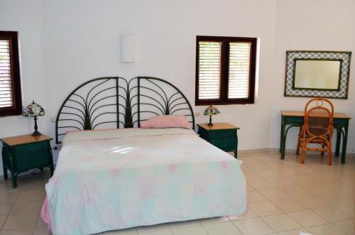 a bedroom with a bed and a table and chairs at Casa Caracol Los Farallones in Cabrera