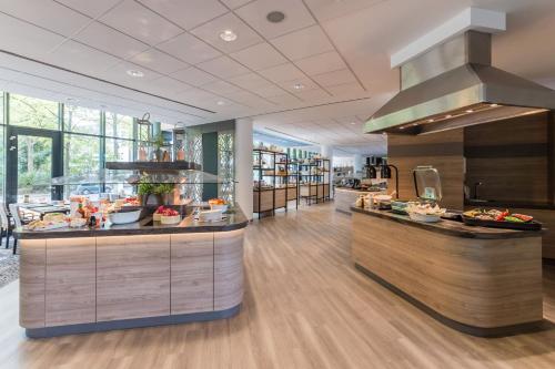 a restaurant with a buffet line in a cafeteria at Best Western Plus Hotel Koeln City in Cologne