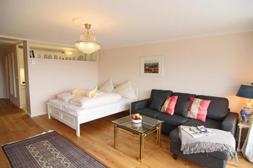 a living room with a couch and a table at Apartment Di Wiis in Westerland (Sylt)