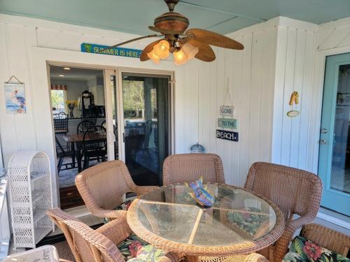 a patio with a table and chairs and a ceiling fan at Elegant 3 BR 3 BA Wild Dunes Gated Resort Villa with 2 Golf Courses, Beach and Pool in Isle of Palms
