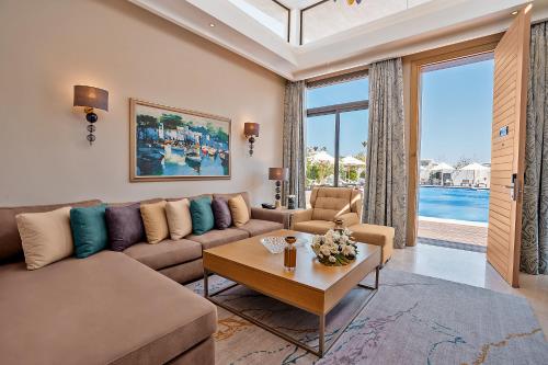 Гостиная зона в Rixos Premium Magawish Suites and Villas- Ultra All-Inclusive