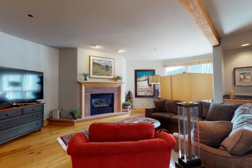Luxury in Arrowhead – Photos 4