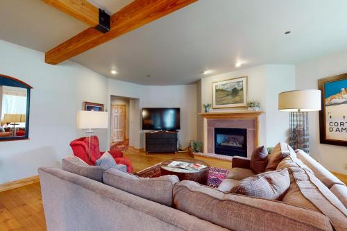 Luxury in Arrowhead – Photos 5