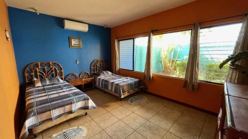 a bedroom with two beds and a window at Chalet en Puerto San Jose in San José de Guatemala