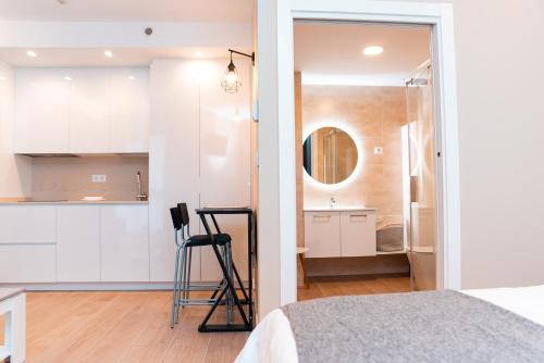 Bilik mandi di Apartamentos Kai