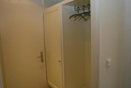 a bathroom with a shower and a mirror in a room at Wohnung Mayer in Hörnum