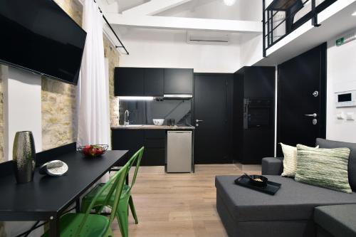 Queen 4 Apartment in the Heart of the Corfu Historical Old Town Center