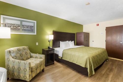 Ένα ή περισσότερα κρεβάτια σε δωμάτιο στο Quality Inn Albany