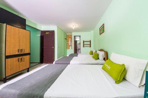 Postel nebo postele na pokoji v ubytování Hotel El Bosque