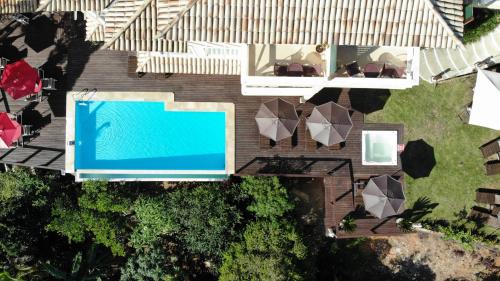 an overhead view of a swimming pool on a house at Top de Buzios Boutique Hotel & Spa in Búzios