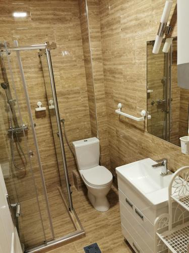 Ένα μπάνιο στο Contigo Apartments