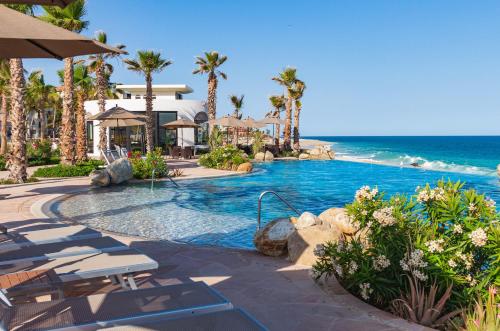 The swimming pool at or close to Villa La Valencia Beach Resort & Spa Los Cabos